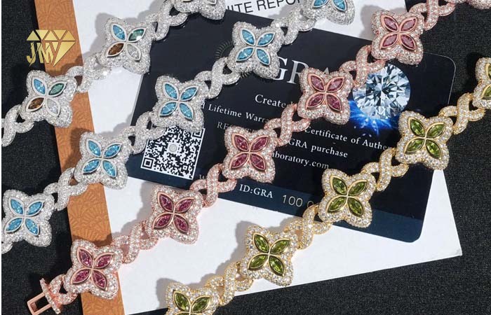 Four leaf clover bracelet